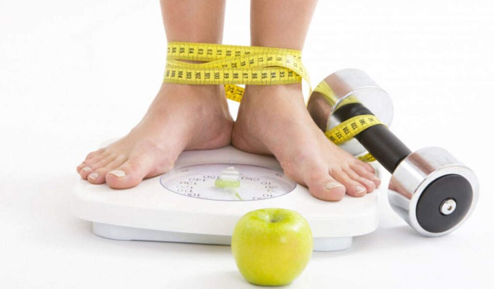 jambes sur la balance et méthodes pour perdre du poids