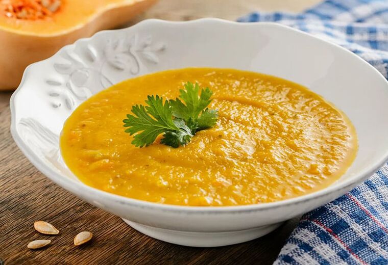 La soupe aux pores de citrouille est un premier plat sain et facile pour la goutte. 