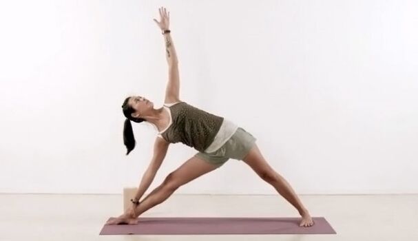 yoga triangle pose pour perdre du poids
