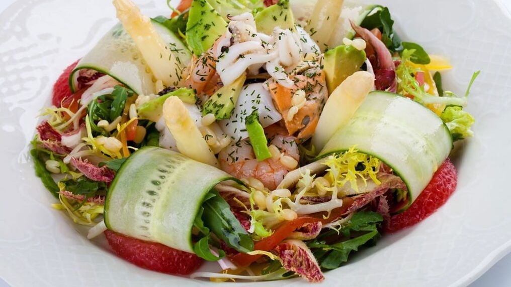 Lorsqu’on suit la phase « Alternance » du régime Dukan, il est recommandé de manger de la salade de fruits de mer. 